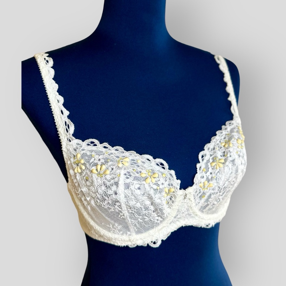 EUC Victoria's Secret Unlined Lace Demi Bra